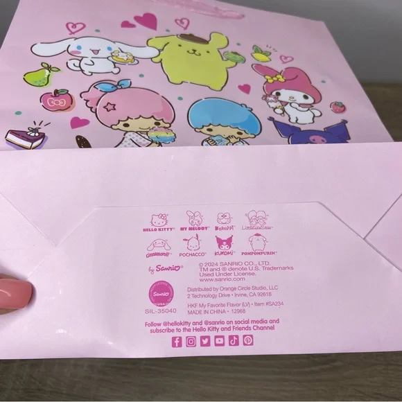 Hello Kitty & Friends Pink Gift Wrap Bag NEW - Picture 3 of 3